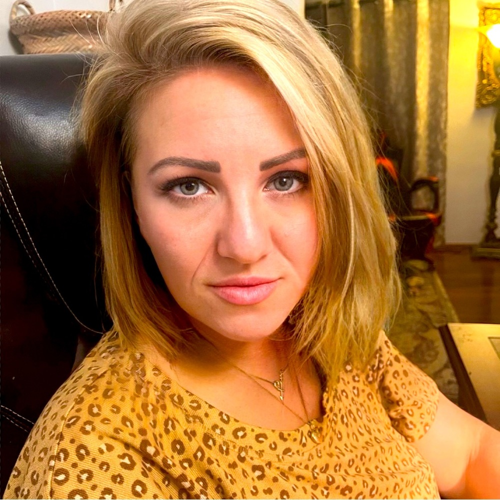 Meet your Posher, Angela